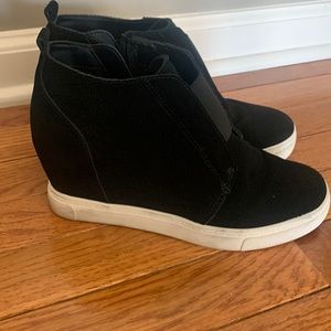 Steve Madden wavery black wedge sneakers - like new